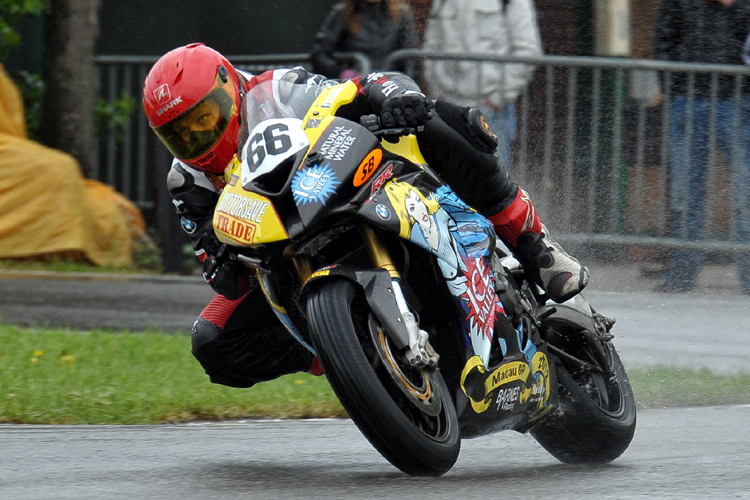 Branko Srdanov im Regen von Hengelo