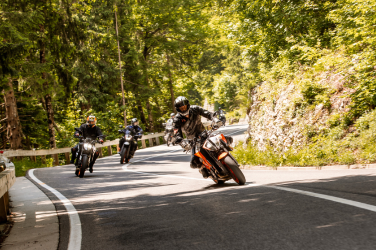 Das lässt das Biker-Herz höher schlageDie Abenteuer Motorrad-Teilnehmer dürfen sich auf schöne Routen durch malerische Landschaften freuen