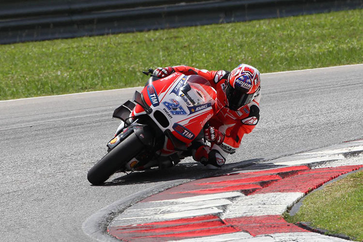 Casey Stoner auf der Ducati GP15 in Sepang