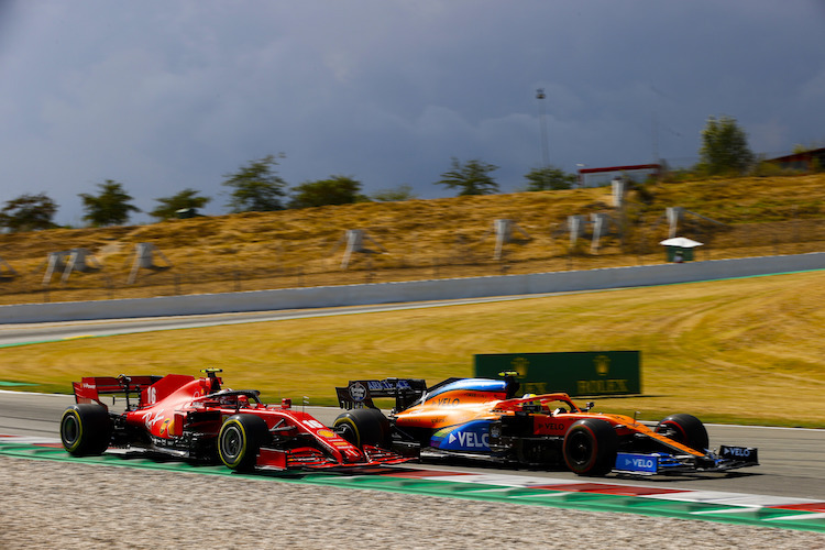 Lando Norris im Zweikampf mit Charles Leclerc