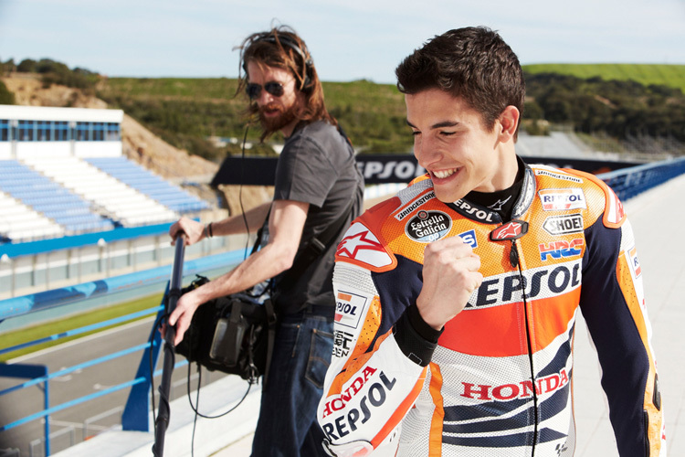 Marc Márquez blödelt beim Video-Dreh