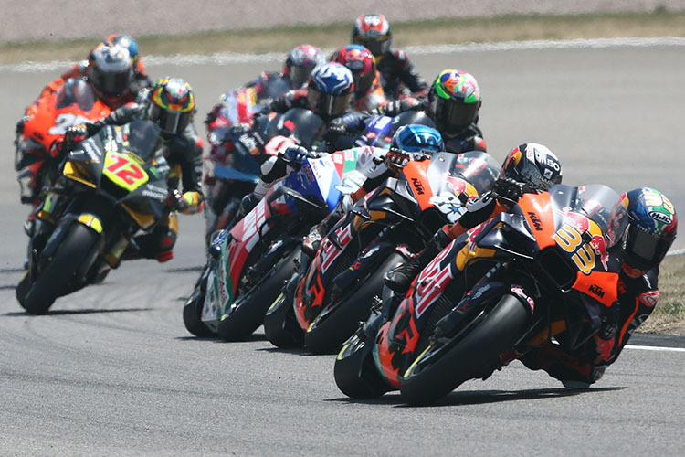 Brad Binder (33) vor Oliveira (88), Alex Márquez, Morbidelli und Bezzecchi (72) 