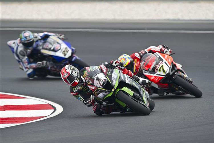 Jonathan Rea vor Chaz Davies und Alex Lowes