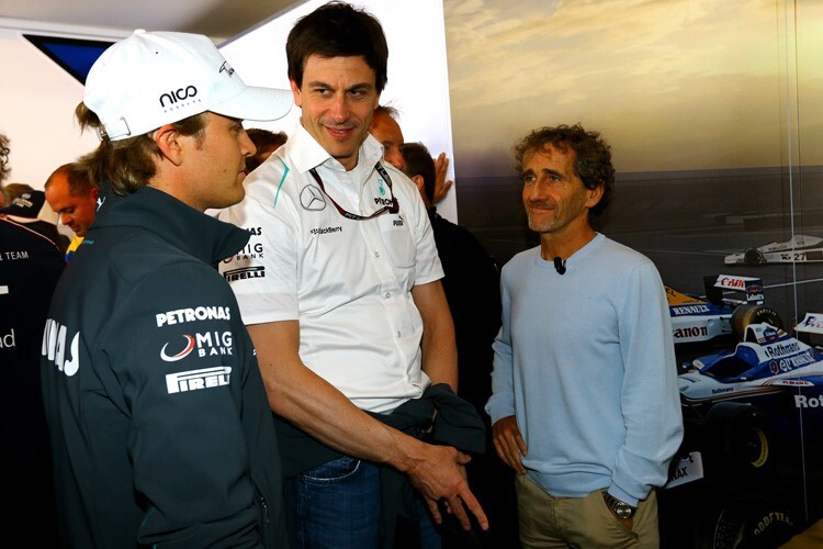 Nico Rosberg mit Toto Wolff und Alain Prost bei einer Feier von Williams 2014