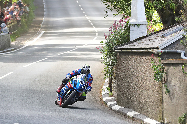 Tourist Trophy: Die Gefahr lauert am Streckenrand