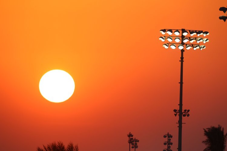 Wenn die Sonne in Katar untergeht, startet in der Superbike-WM die Action 