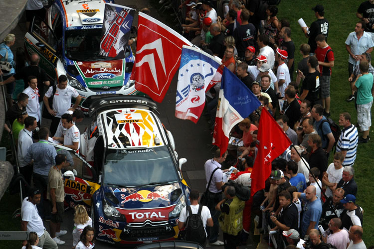 Vorjahressieger Sébastien Ogier und Fans