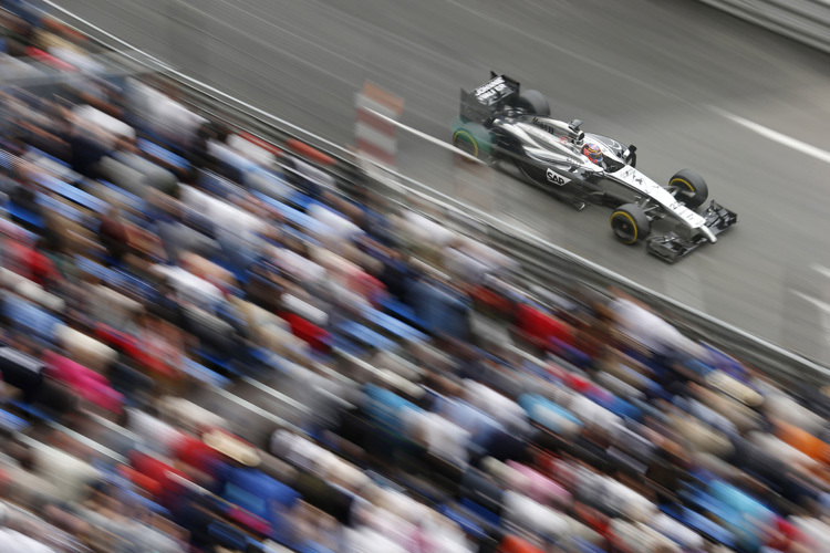 Jenson Button in der Schwimmbadpassage