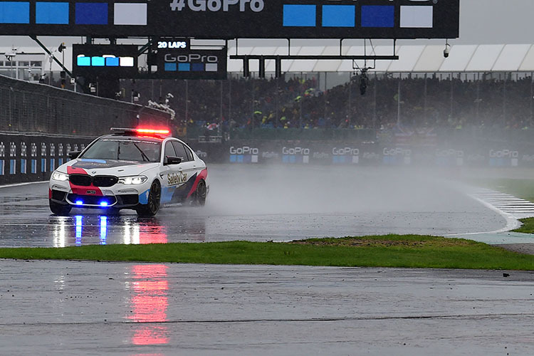 Mit dem Safety Car wurden die Streckenbedingungen immer wieder überprüft