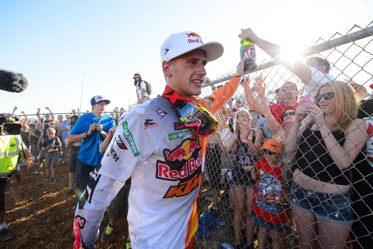 Ein Star zum Anfassen: Ken Roczen nach seinem MX-Sieg in Hangtown