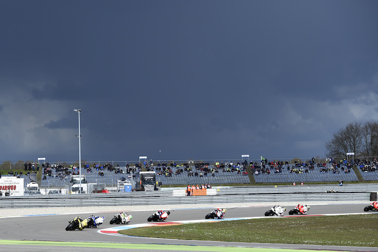 Superbike-Rennen vor leeren Rängen? Manchmal liegt es vielleicht auch nur am Wetter