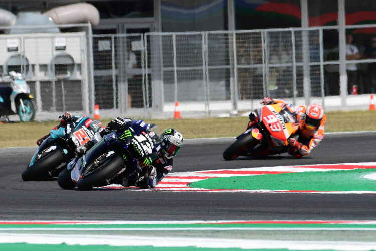 Maverick Viñales führte zwei Runden lang vor Quartararo und Márquez