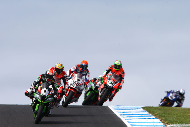 Jonathan Rea vor Michael van der Mark und Davide Giugliano, das war der Zieleinlauf im zweiten Rennen