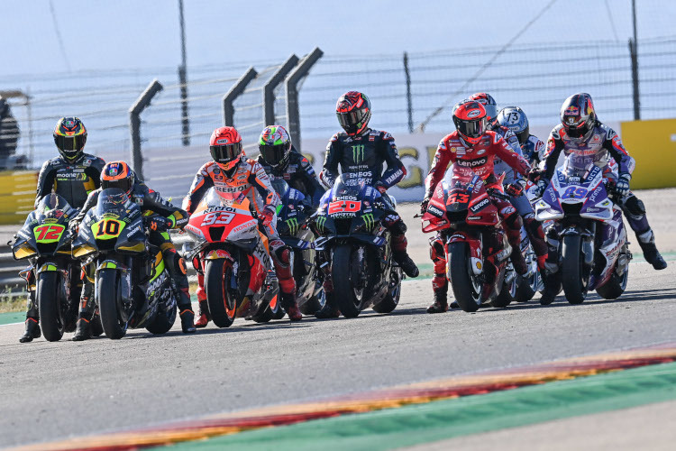 Eine Ducati-Armada rund um Honda-Star Marc Márquez #93 und dem Yamaha-Duo Morbidelli und Quartararo