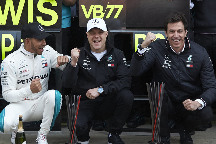 Lewis Hamilton, Valtteri Bottas und Toto Wolff