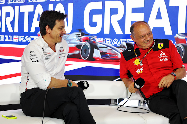 Toto Wolff und Fred Vasseur 2023 in Silverstone