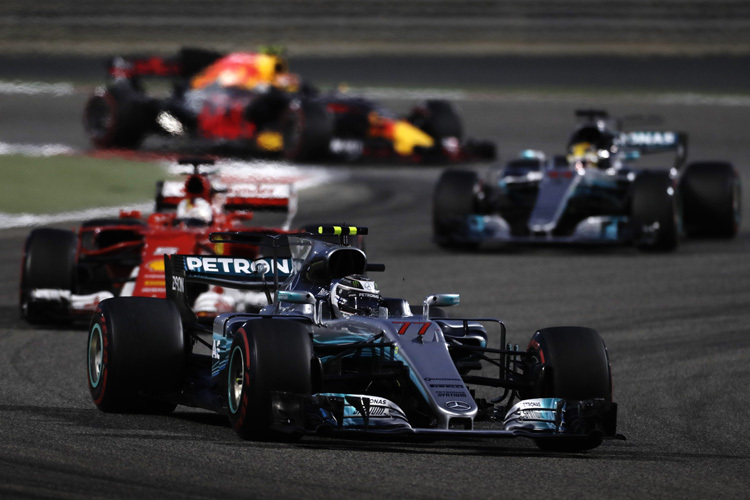 Lewis Hamilton war nach dem Start nur Dritter hinter Bottas und Vettel