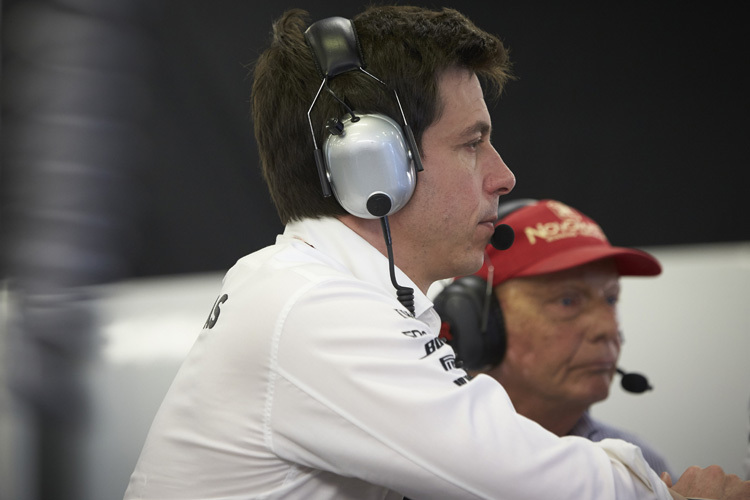 Lange Gesichter bei Toto Wolff und Niki Lauda