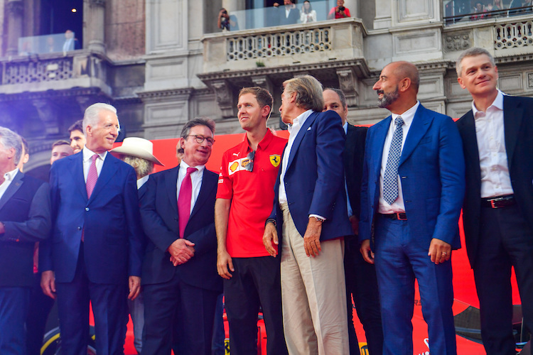 Bei der Feier 90 Jahre Ferrari im September 2019, von links: Piero Ferrari, Louis Camilleri, Sebastian Vettel, Luca Montezemolo, Gerhard Berger (verdeckt) und Ivan Capelli