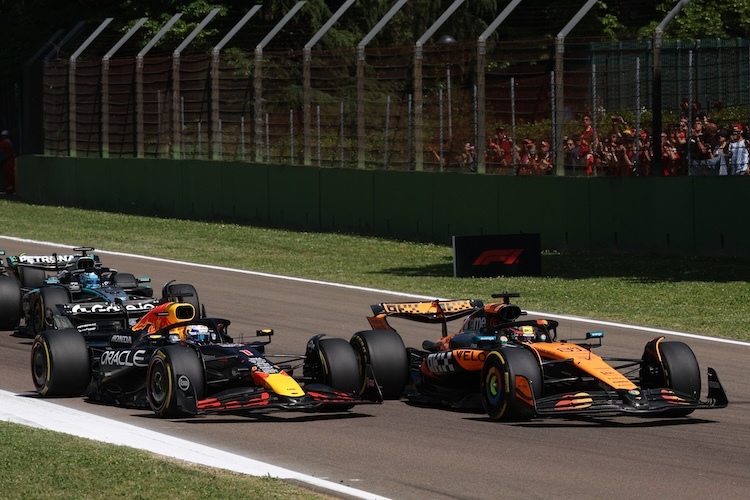Oscar Piastri gegen Max Verstappen in Imola