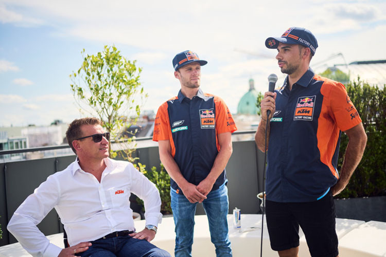 Pit Beirer mit den MotoGP-Siegern Brad Binder und Miguel Oliveira