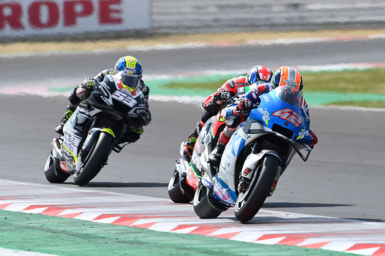 Ungewohnt weit hinten: Alex Rins (42) vor Smith und Rabat