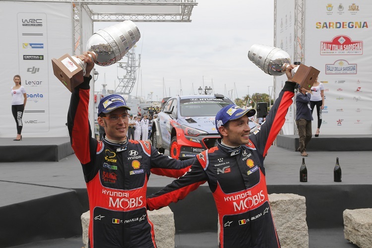 Die Italien-Sieger Thierry Neuville (li.) und Nicolas Gilsoul