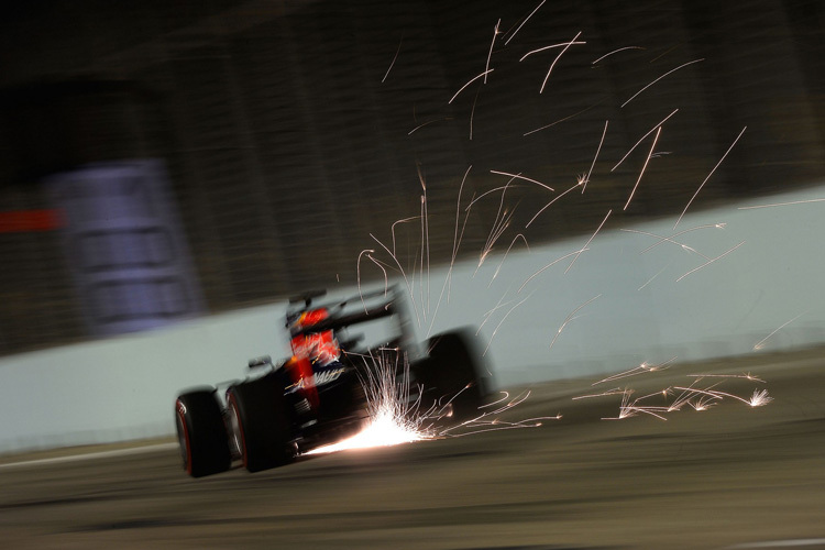 Daniel Ricciardo in der Nacht von Singapur 2015