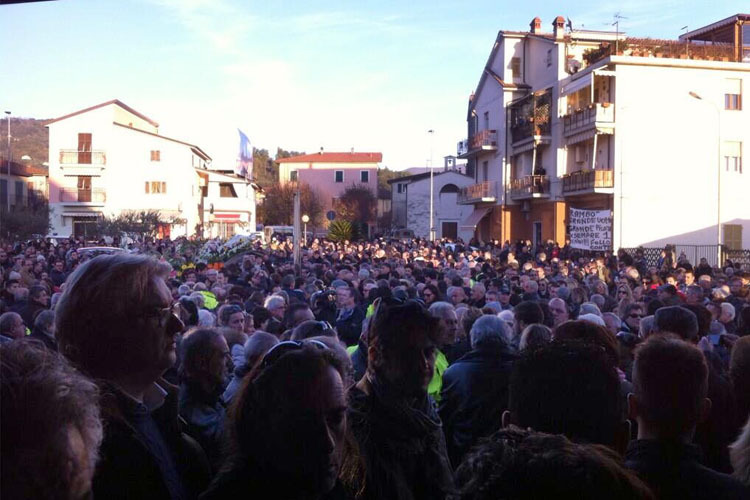 Mittwoch in Ceparana: Tausende Menschen verabschiedeten sich von Doriano Romboni