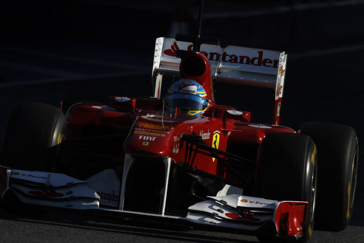 Ferrari (Alonso) will aus dem Dunkel heraus