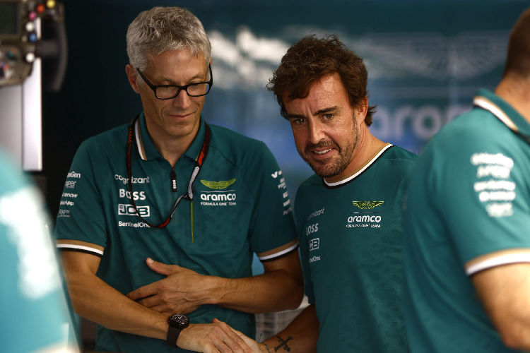 Aston-Martin-Teamchef Mike Krack mit Fernando Alonso