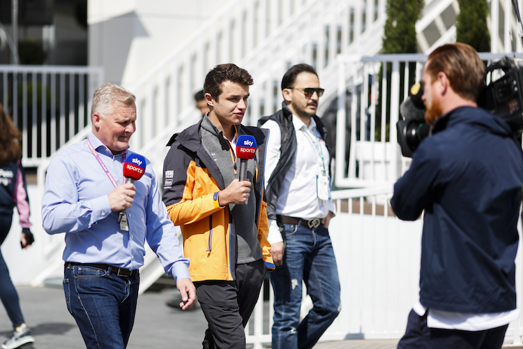 Johnny Herbert 2019 in Baku mit Lando Norris