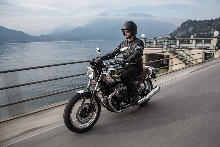 50 Jahre stilvolles Fahren: Moto Guzzi V7 III Anniversario unterwegs am Comer See 