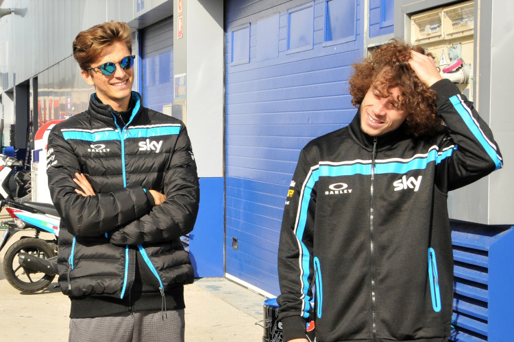 Marco Bezzecchi (rechts) und sein Sky-VR46-Teamkollege Luca Marini