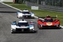 Zwei Peugeot 9X8 und ein Ferrari 499P
