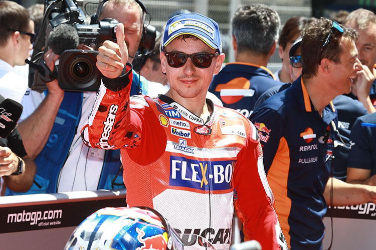 Daumen hoch für Jorge Lorenzo am Samstag in Barcelona