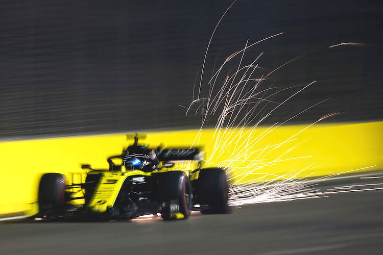 Daniel Ricciardo beim Gewinnen von 5 Millimetern