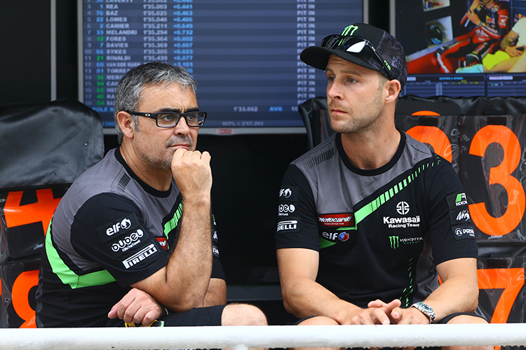 Jonathan Rea (re.) mit seinem Crew-Chief Pere Riba