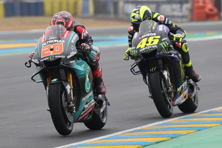 Valentino Rossi hinter Fabio Quartararo