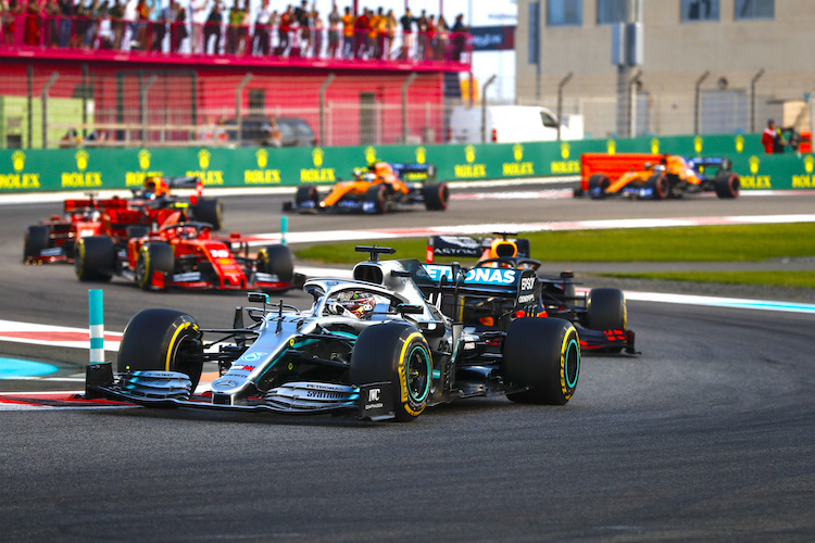 Typisch 2019: Lewis Hamilton in Führung