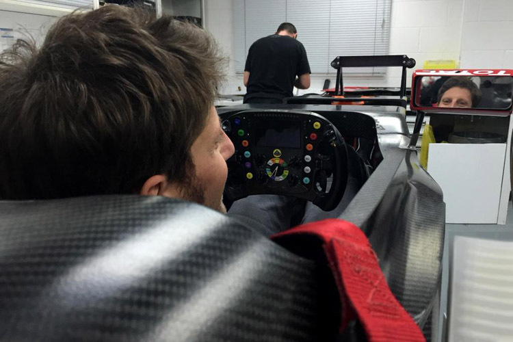 Fleissig: Romain Grosjean absolvierte die Sitzprobe...