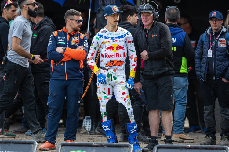 Joël Smets (rechts) mit Andrea Adamo; links Trainings-Mechaniker Nino Suriano