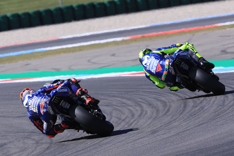 Maverick Viñales und Valentino Rossi: Das Yamaha-Duo hat Mühe, die Power auf die Strecke zu bringen
