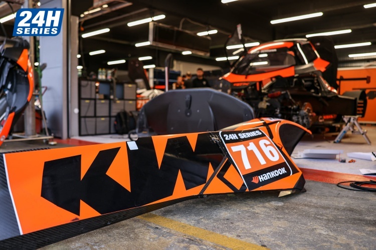 Der KTM X-Bow GTX von True Racing bei den 24h Barcelona