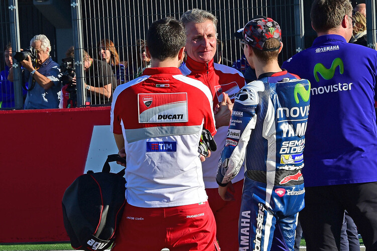 Bereits am Donnerstag in Valencia fand Lorenzo bei einem Foto-Termin Zeit für ein kurzes Gespräch mit Paolo Ciabatti von Ducati