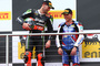 Alex Lowes (re.) durfte als Dritter neben Tom Sykes aufs Podest steigen