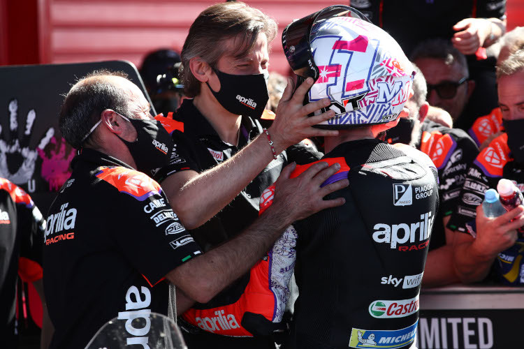 So freute sich Rivola in Las Termas mit Aleix Espargaró über den ersten MotoGP-Sieg