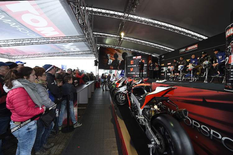 Die Paddock-Show der Superbike-WM ist ein beliebter Event