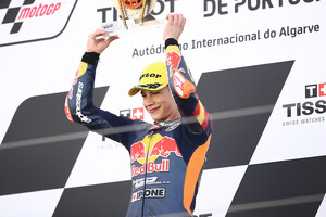Angel Piqueras siegt in Portimao in beiden Läufen)