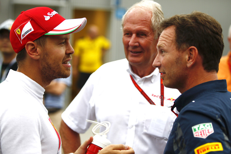 Sebastian Vettel mit Dr. Helmut Marko und Christian Horner